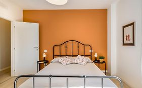 Family & Friends Rooms With Shared Bathroom